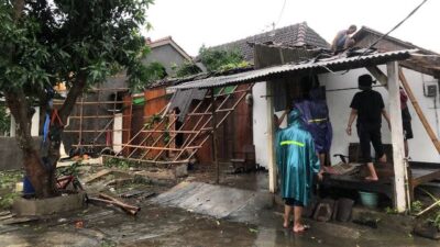 Angin Puting Beliung Terjang Puluhan Rumah di Sumberagung Weleri