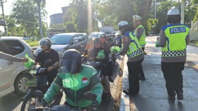 Selama Ramadan, Ditlantas Polda Aceh Bagikan Takjil Gratis