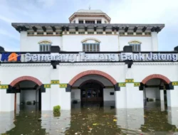Penumpang KA dialihkan akibat Stasiun Semarang Tawang Terendam banjir