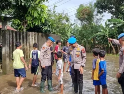 Propam Polda Jawa Tengah Turun ke Lokasi Banjir di Jepara
