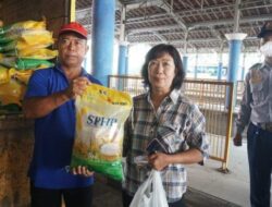 Warga Kota Pekalongan Serbu 500 Paket Sembako Murah