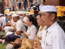 Persembahyangan Bersama Dalam Rangka Piodalan Pura Puja Astuti Polres Jembrana