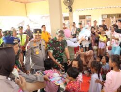 Bersama Pangdam, Kapolda Jateng Pastikan Penanganan Kebutuhan Pengungsi Banjir di Grobogan