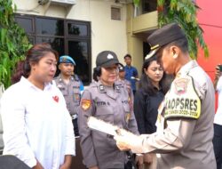 Polrestabes Semarang Gelar Upacara Kenaikan Pangkat Luar Biasa Alm. IPTU Wahyudi