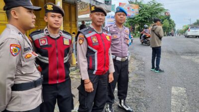 Anggota Polres Banjarnegara Beri Himbauan Tingkatkan Kesadaraan Tertib Lalu Lintas