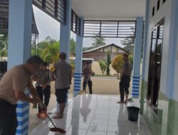 TNI-Polri di Kab. Humbahas Gotong Royong Bersihkan Masjid Sambut Bulan Ramadan 1445 H