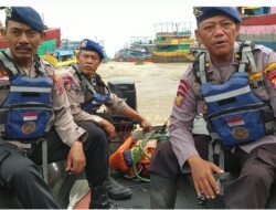 Tim Terpadu Maritim Juwana Pati Patroli di Alur Sungai Silugonggo