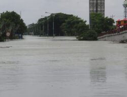 Dampak Tanggul Sungai Wulan Jebol, Jalur Pantura Demak-Semarang Terendam Banjir