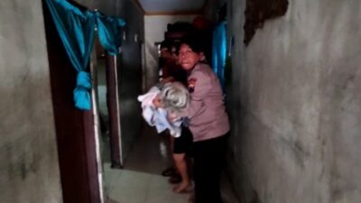 Lansia Sakit Rohaidah (82) Dievakuasi dari Banjir Doropayung: Kisah Evakuasi yang Berhasil