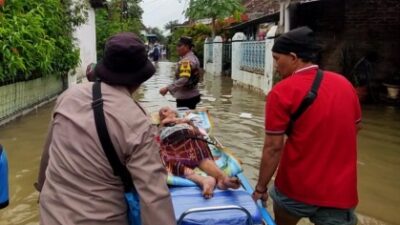 Lansia Terpaksa Dievakuasi dari Banjir: Cerita Rohaidah (82) dari Desa Doropayung