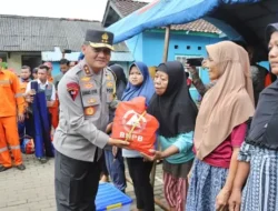 Kapolda Jateng dan Pangdam Beri Bantuan Warga Terdampak Banjir di Jepara