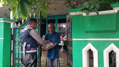Aksi Sosial Di Desa Kedungpancing: Bantuan Nasi Bungkus Bagi Warga Terdampak Banjir