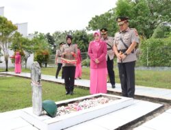 HUT ke-29, Polda Kalteng Ziarah & Tabur Bunga di TMP Sanaman Lampang