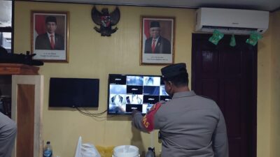 Melalui CCTV, Perwira Piket Siaga Polres Sukamara Pantau Keamanan