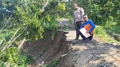 Bencana Tanah Longsor di Batang, Akses Antardesa Putus
