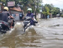 Dikepung Banjir, Jalan Protokol Hingga Perkantoran di Kota Tegal Tergenang Air