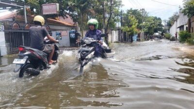 Imbas ikepung Banjir, Jalan Protokol Hingga Perkantoran di Kota Tegal Tergenang Air
