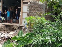 Banjir Melanda Sragen, Separuh Rumah Warga Ambrol ke Sungai