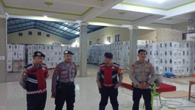 Personil Polres Rembang Amankan Gudang Logistik KPU Rembang 1×24 Jam