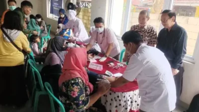 Warga Trimulyo Semarang Serbu Posko Pelayanan Kesehatan Pasca Banjir Surut