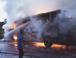Satu Bus Bus Rosalia Indah Terbakar di Tol Semarang-Solo Wilayah Boyolali