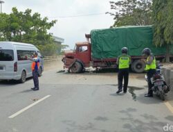 Tabrakan di Pantura Yos Sudarso Semarang, Truk Melintang-Lalin Terganggu