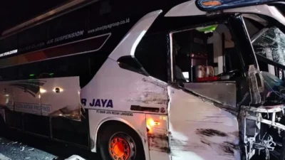 Kecelakaan Maut Bus Sinar Jaya Vs Truk Tronton di Jalan Tol Brebes, 2 Orang Tewas