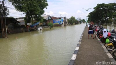 Banjir di Jalan Pantura Demak-Semarang Brsangsur Mulai Surut