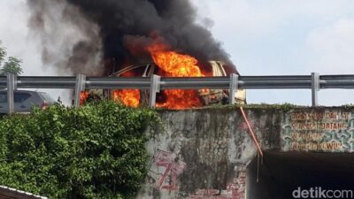 Mobil Warga Sukoharjo Terbakar di Jalan Tol Wilayah Boyolali, Begini nasib Sopir