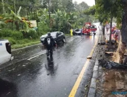 Hujan Deras, 2 Mobil Selip dan Terguling di JlS Salatiga
