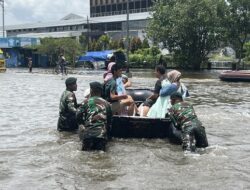 Banjir, Pasien RSI Sultan Agung Semarang Dievakuasi Pakai Perahu Karet