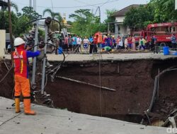 Penampakan Jalan di Perumahan Elite Semarang Ambles 12 Meter