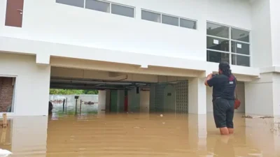 Akibat Bengawan Solo Meluap, Parkiran RSUD Ngawi Terendam Banjir