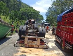Truk Kontainer Sempat Tancap Gas Sebelum Terguling di Jalan Semarang-Magelang