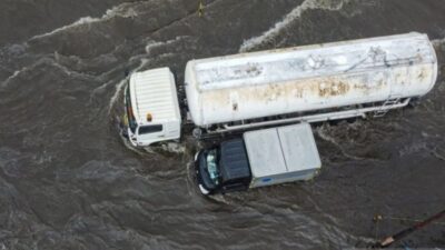 Kendaraan ke Semarang Via Mijen Mengular Akibat Banjir Demak
