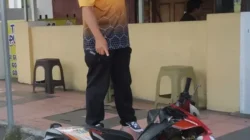 Pemotor Tabrak Tiang LPJU di Jalan Wahid Hasyim Banyuwangi Sampai Klenger