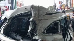 Gegara Penjaga Palang Pintu Lalai, Sebuah Mobil Dihajar KA di Ajasmoro Semarang
