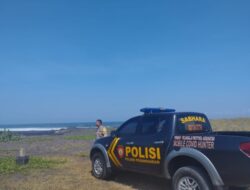 Polsek Pesanggaran Patroli Pastikan Pantai Pancer Banyuwangi Aman