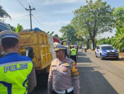 ‘Hadang’ Puluhan Dump Truk, Polisi Pati Tindak Lanjut Aduan Warga