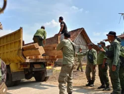 Petugas Amankan 40 Balok Kayu Jati Curian di Ngaringan Grobogan