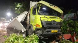 Akibat Rem Blong, Truk Tabrak Pagar Kantor Kelurahan Banyumanik Semarang