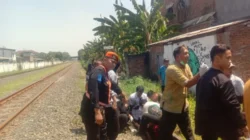 Nekat Terobos Palang Pintu Kereta Api, Seorang Wanita di Semarang Tewas