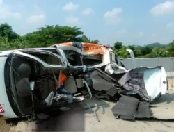 Tabrakan di Tol Batang-Semarang, Ambulans DSH Klaten Tabrak Truk, Satu Tewas