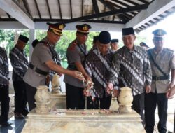 Ziarah ke TMP Kadilangu, Polres Batang Kenang Jasa Pahlawan di Hari Bhayangkara