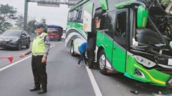 3 Orang Luka-luka Dalam Kecelakaan Bus Rombongan SMK VS Truk di Tol Semarang