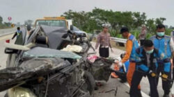 3 Penumpang Tewas dalam Kecelakaan Minibus dan Truk di Tol Batang-Semarang