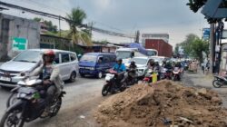 Truck Pasir Terguling di Mranggen Demak Usai Ditabrak Tronton Saat Putar Arah