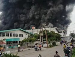 Pabrik Sepeda Terbesar di Semarang Hangus Terbakar, Asap Hitam Membumbung Tinggi