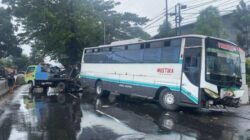 Selip, Bus Mustika Tabrak Pohon dan Masuk Parit di Pudakpayung Semarang. 7 Penumpang Selamat