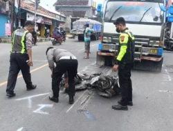 Rembang Geger, Tronton Tabrak Tiga Motor yang Berhenti di Lampu Merah